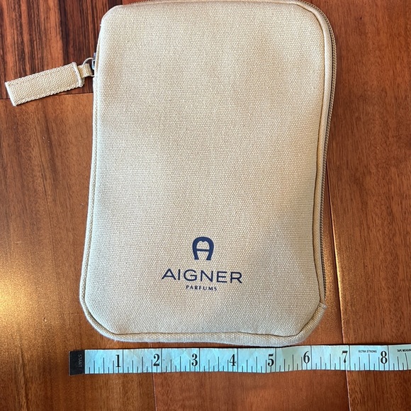 Aigner Toiletry Bags, Comes in Pair, New - Picture 8 of 8
